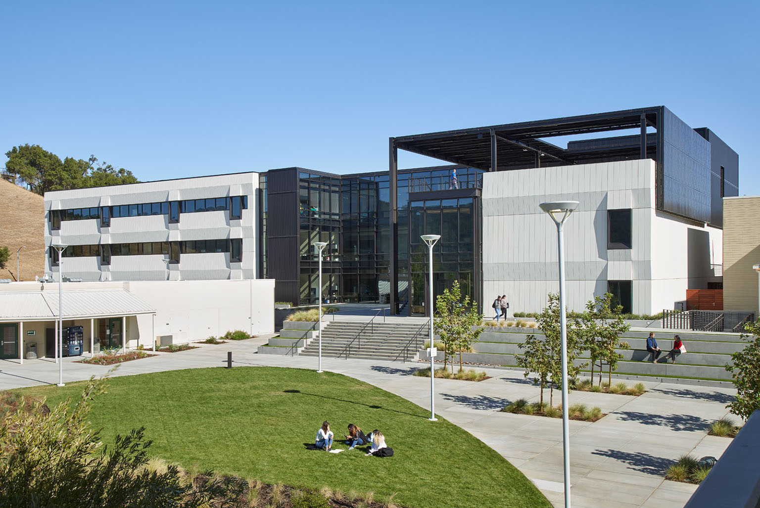 Cañada College Science + Technology Bldg