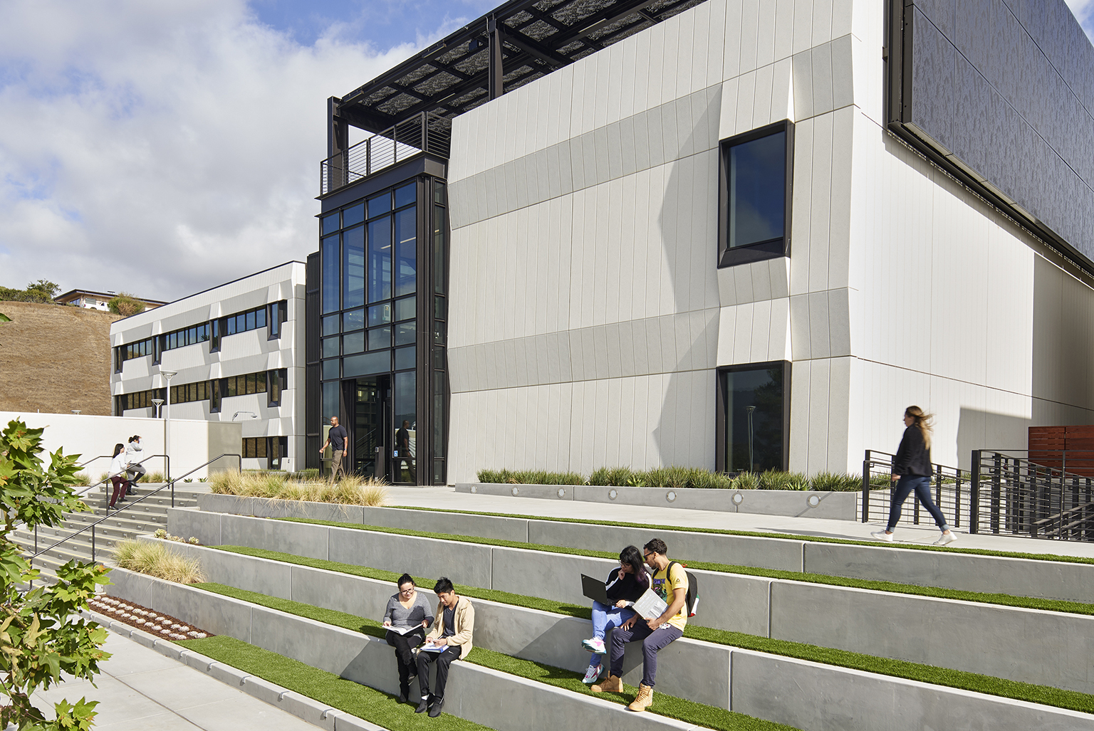 Cañada College Science + Technology Bldg